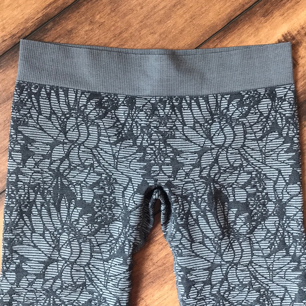 Fabletics capris - Picture 2 of 5